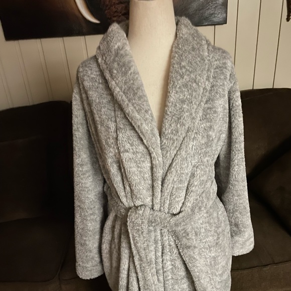 Ambrielle Grey Size Small Plush Bath Robe - Picture 7 of 14